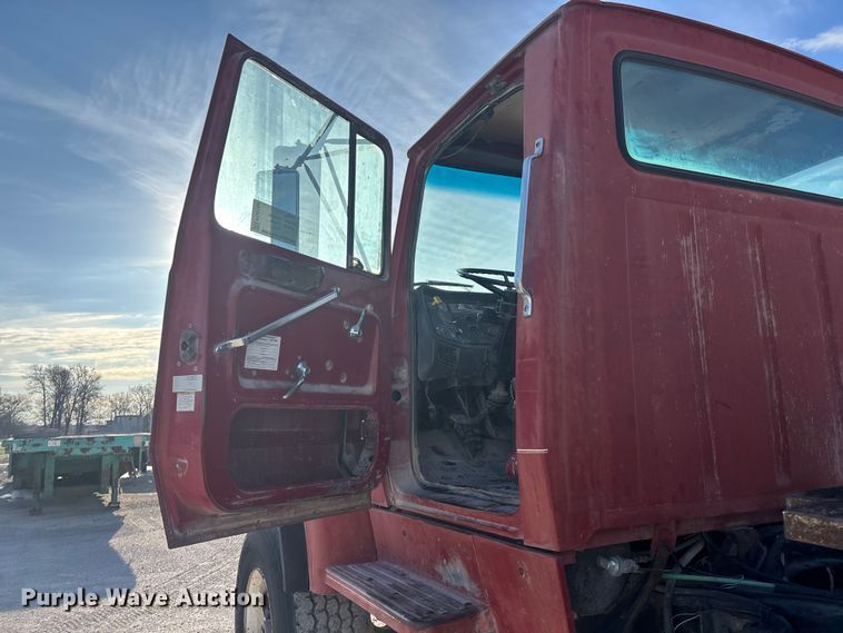 image for item FG0166 1997 Ford L8000 flatbed truck