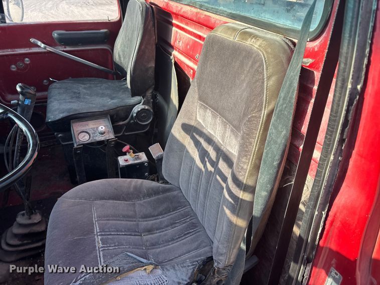 image for item FG0166 1997 Ford L8000 flatbed truck