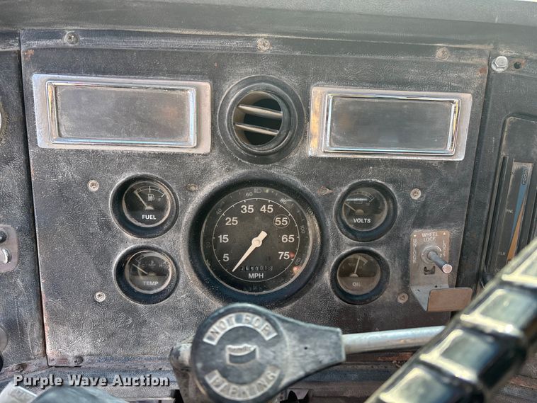 image for item FG0166 1997 Ford L8000 flatbed truck