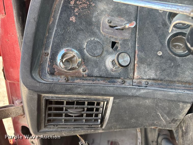 image for item FG0166 1997 Ford L8000 flatbed truck