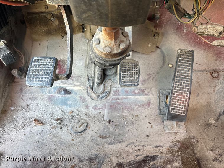 image for item FG0166 1997 Ford L8000 flatbed truck