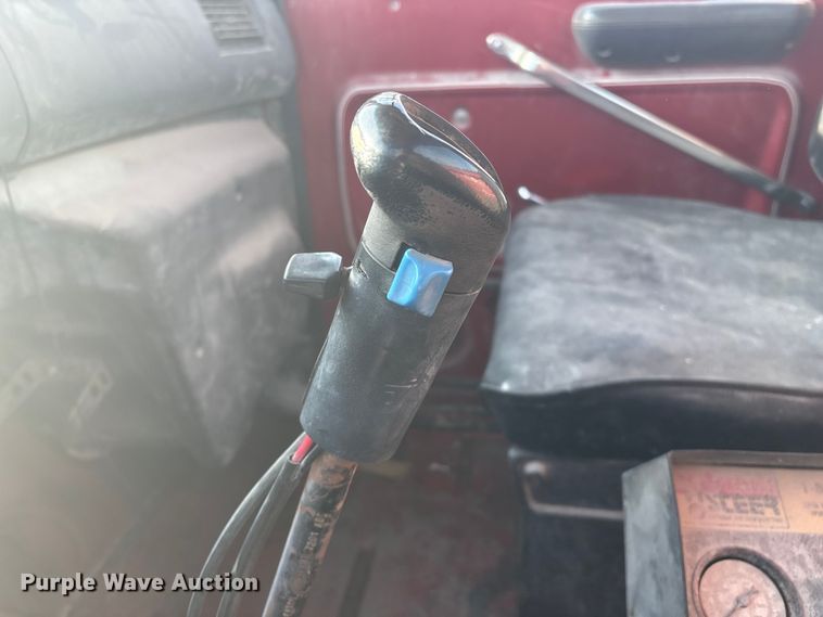 image for item FG0166 1997 Ford L8000 flatbed truck