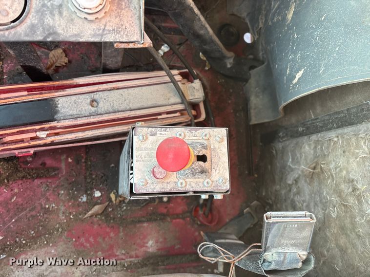 image for item FG0166 1997 Ford L8000 flatbed truck