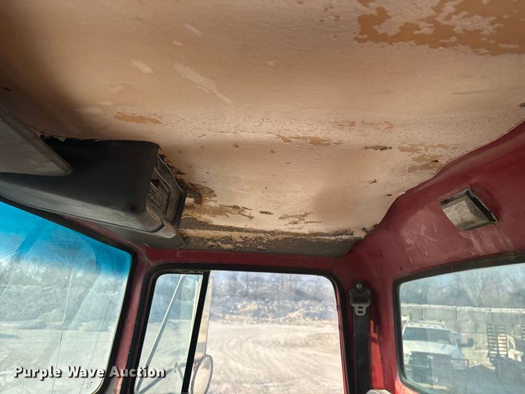 image for item FG0166 1997 Ford L8000 flatbed truck