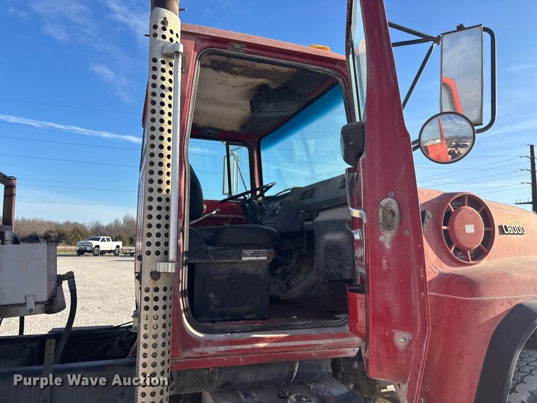 image for item FG0166 1997 Ford L8000 flatbed truck