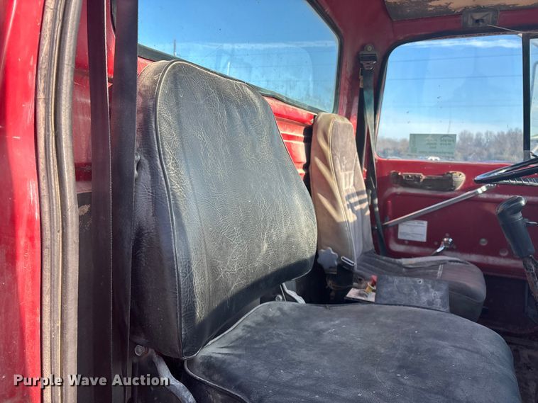 image for item FG0166 1997 Ford L8000 flatbed truck