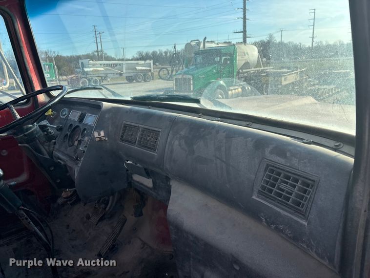 image for item FG0166 1997 Ford L8000 flatbed truck