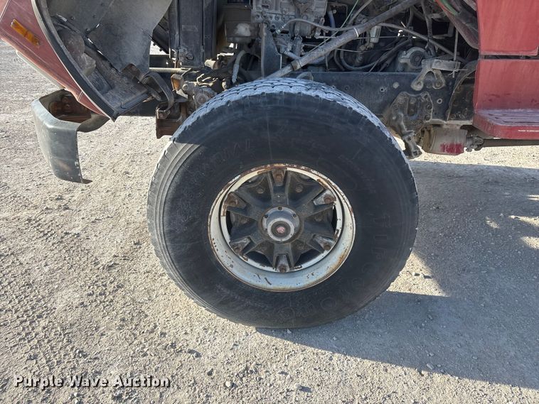 image for item FG0166 1997 Ford L8000 flatbed truck