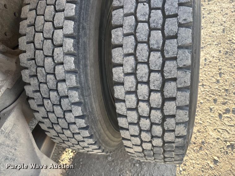 image for item FG0166 1997 Ford L8000 flatbed truck