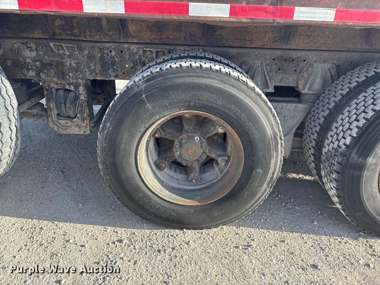 image for item FG0166 1997 Ford L8000 flatbed truck