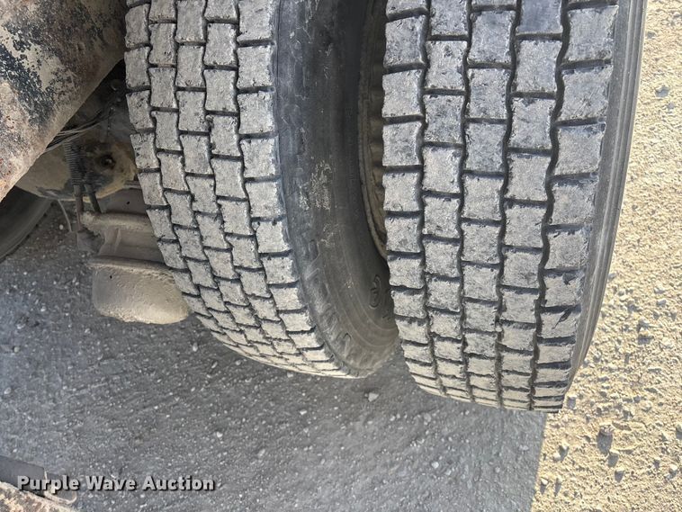 image for item FG0166 1997 Ford L8000 flatbed truck