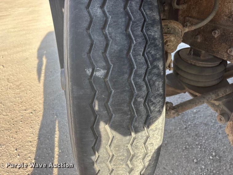 image for item FG0166 1997 Ford L8000 flatbed truck