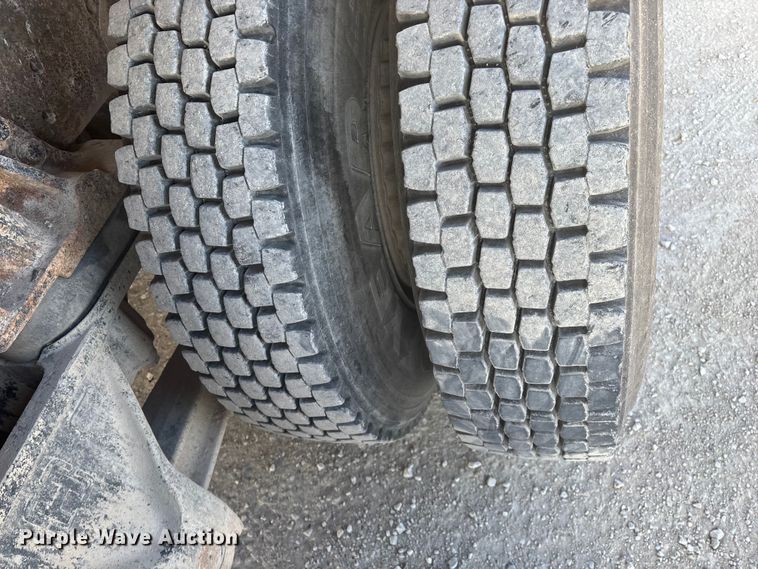 image for item FG0166 1997 Ford L8000 flatbed truck