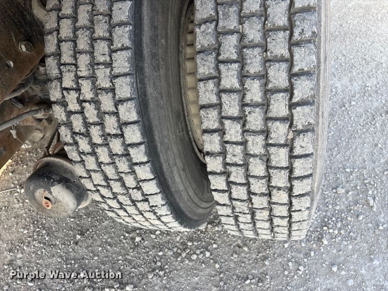 image for item FG0166 1997 Ford L8000 flatbed truck