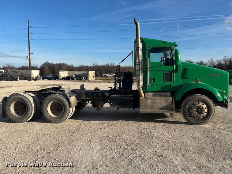 image for item FG0167 2012 Kenworth T800 semi truck