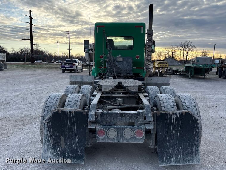 image for item FG0167 2012 Kenworth T800 semi truck