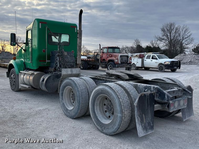 image for item FG0167 2012 Kenworth T800 semi truck