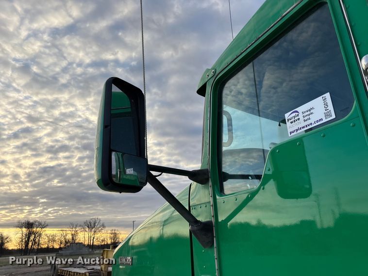 image for item FG0167 2012 Kenworth T800 semi truck