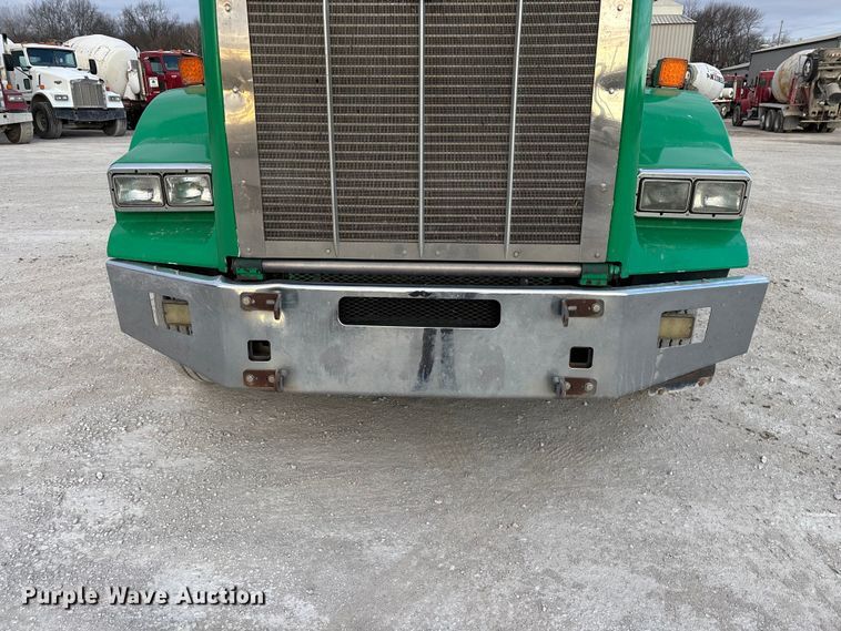 image for item FG0167 2012 Kenworth T800 semi truck