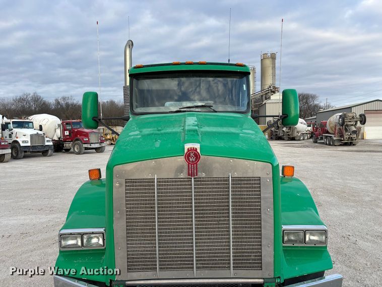 image for item FG0167 2012 Kenworth T800 semi truck