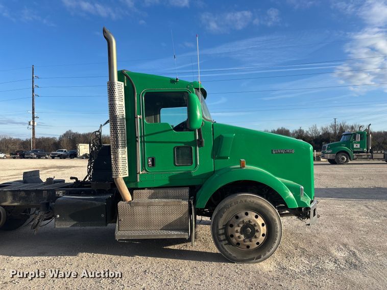 image for item FG0167 2012 Kenworth T800 semi truck