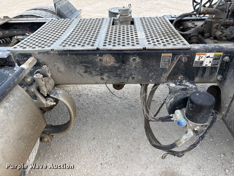 image for item FG0167 2012 Kenworth T800 semi truck