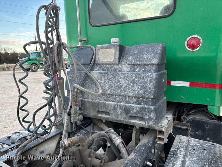 image for item FG0167 2012 Kenworth T800 semi truck