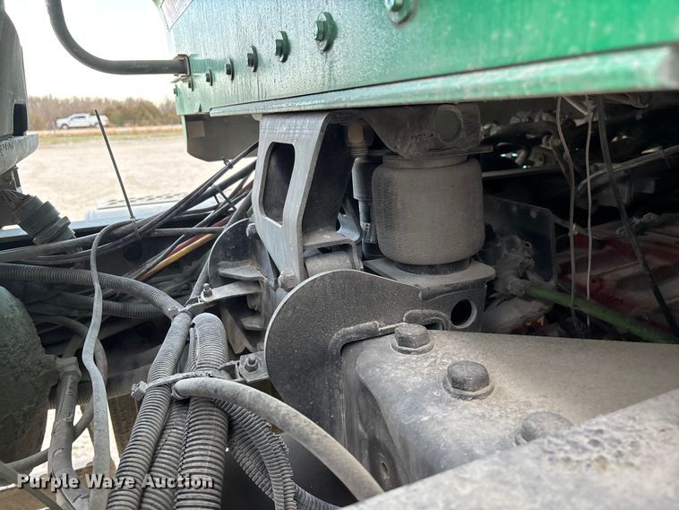 image for item FG0167 2012 Kenworth T800 semi truck