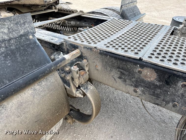 image for item FG0167 2012 Kenworth T800 semi truck