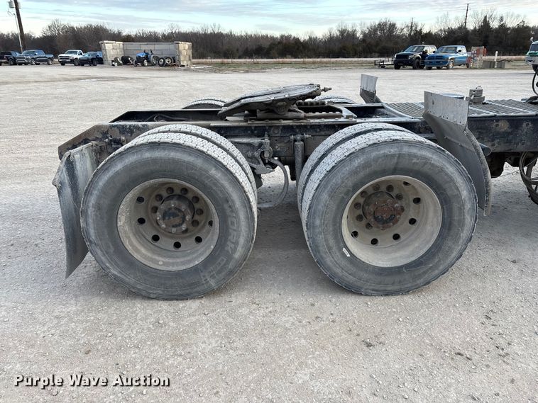 image for item FG0167 2012 Kenworth T800 semi truck