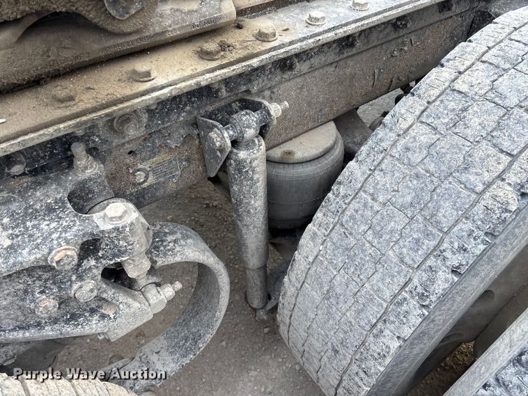 image for item FG0167 2012 Kenworth T800 semi truck