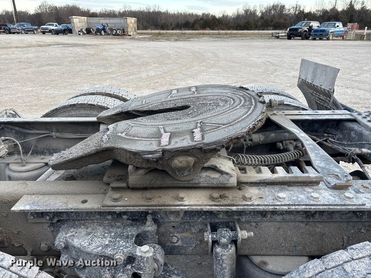 image for item FG0167 2012 Kenworth T800 semi truck