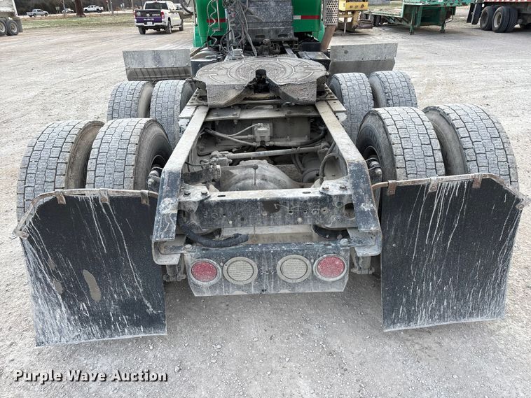 image for item FG0167 2012 Kenworth T800 semi truck