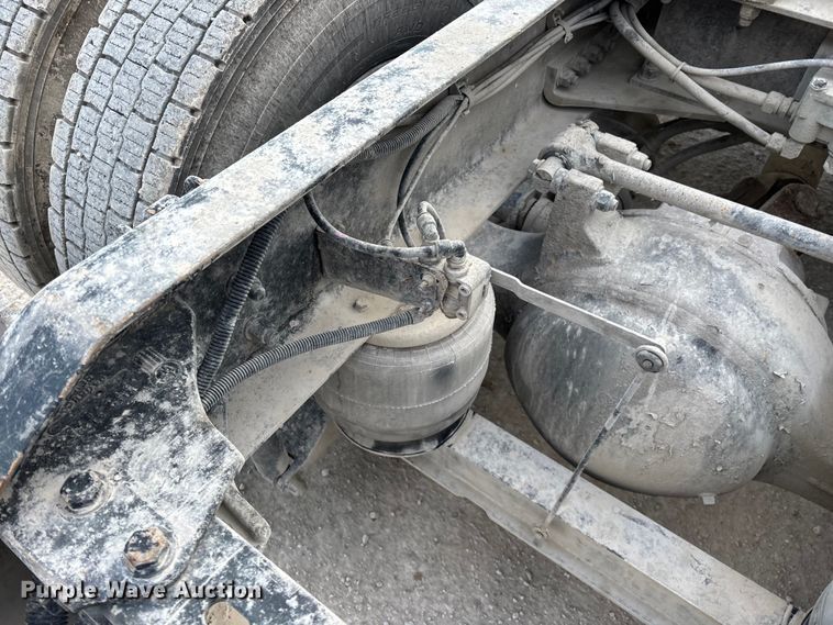 image for item FG0167 2012 Kenworth T800 semi truck