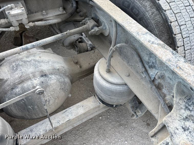 image for item FG0167 2012 Kenworth T800 semi truck