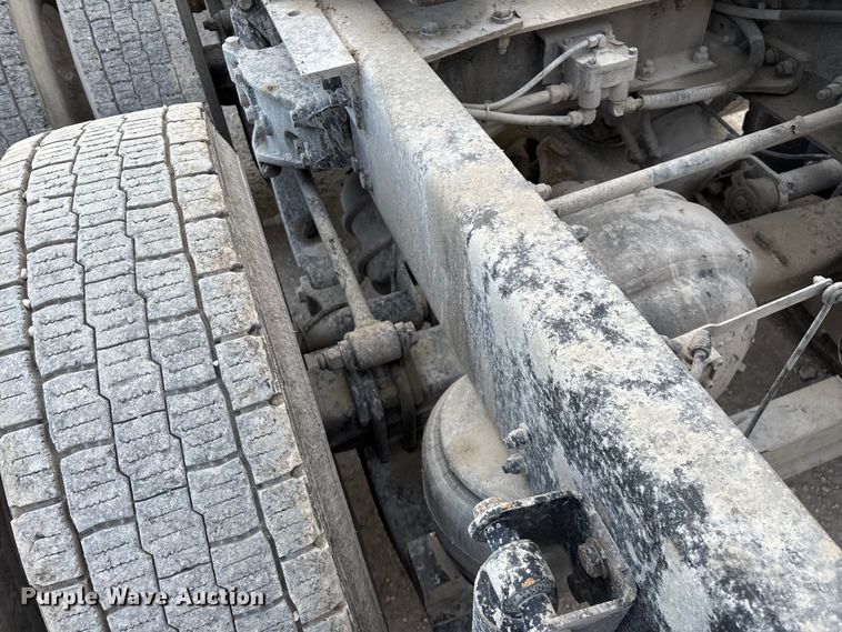 image for item FG0167 2012 Kenworth T800 semi truck