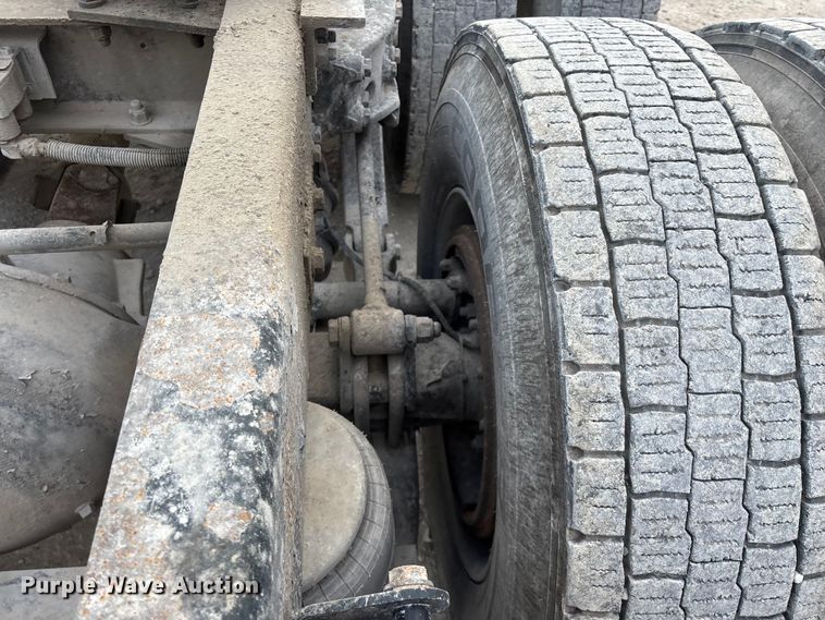 image for item FG0167 2012 Kenworth T800 semi truck