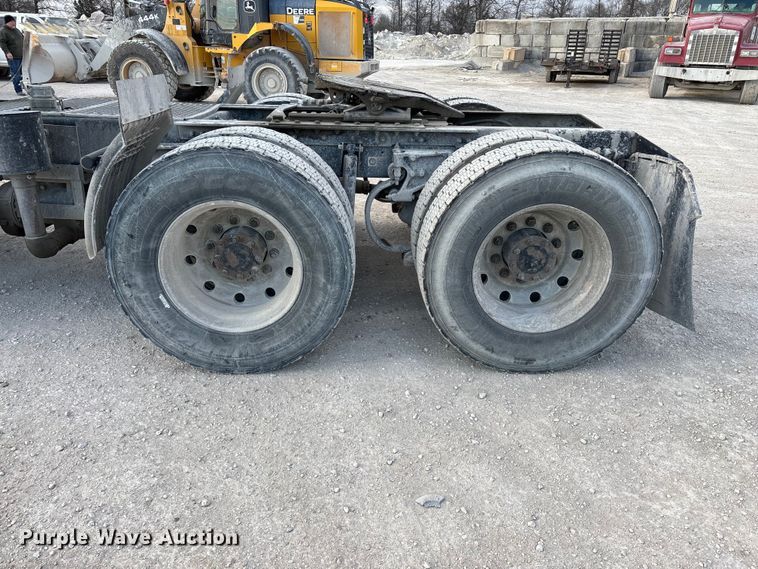 image for item FG0167 2012 Kenworth T800 semi truck