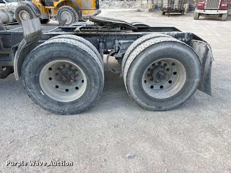 image for item FG0167 2012 Kenworth T800 semi truck