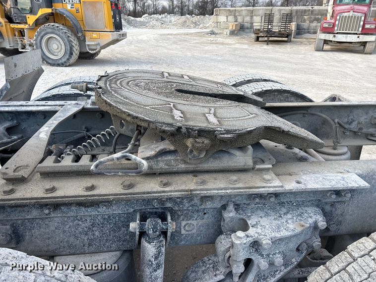 image for item FG0167 2012 Kenworth T800 semi truck