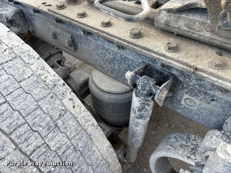 image for item FG0167 2012 Kenworth T800 semi truck