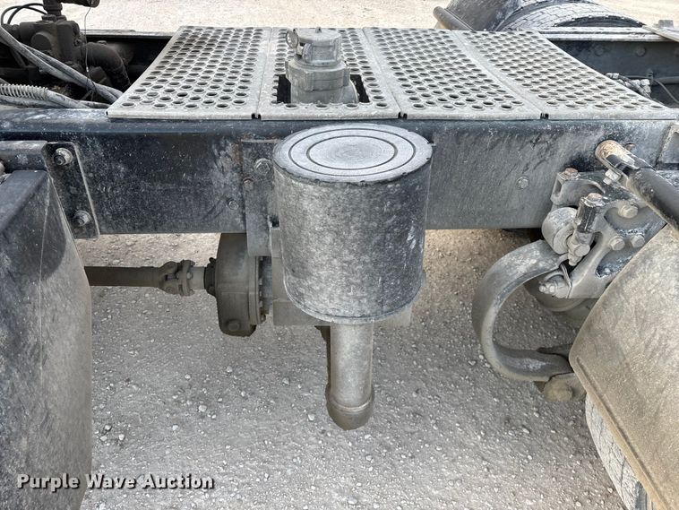 image for item FG0167 2012 Kenworth T800 semi truck