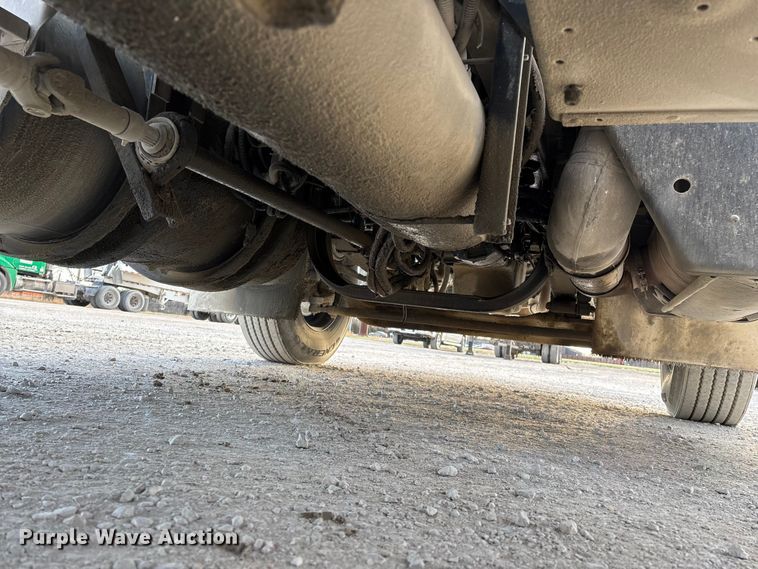 image for item FG0167 2012 Kenworth T800 semi truck