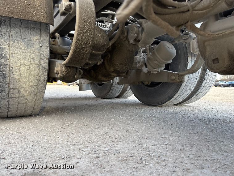 image for item FG0167 2012 Kenworth T800 semi truck