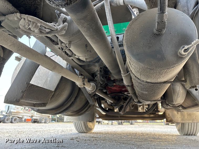 image for item FG0167 2012 Kenworth T800 semi truck