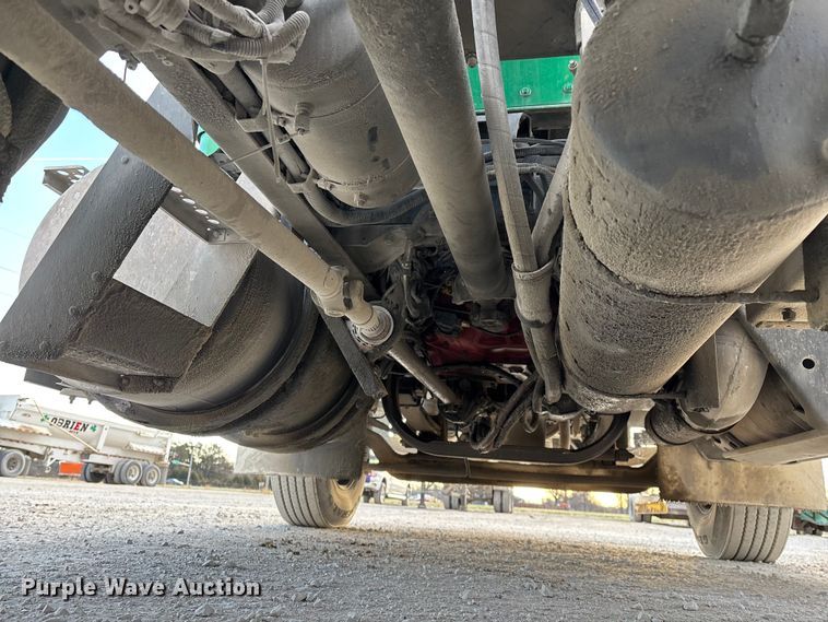 image for item FG0167 2012 Kenworth T800 semi truck