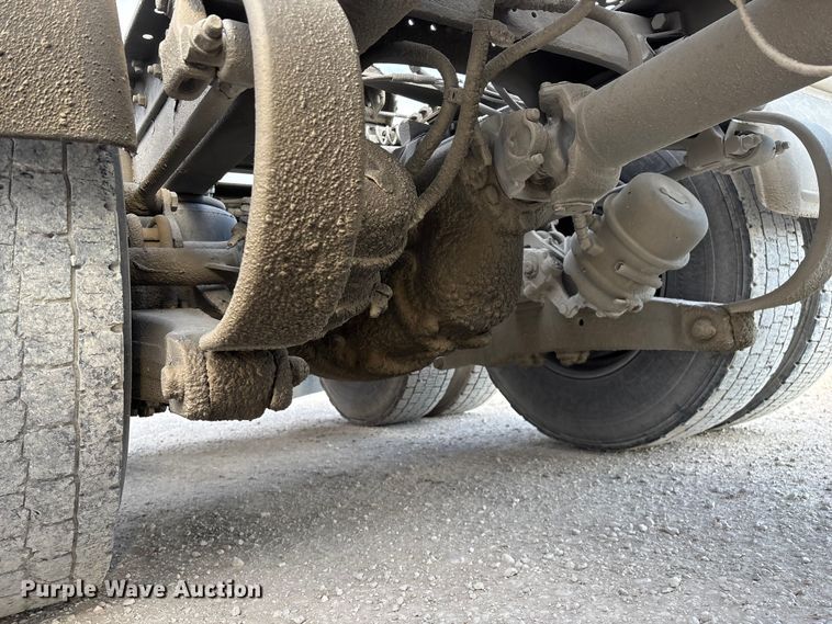 image for item FG0167 2012 Kenworth T800 semi truck