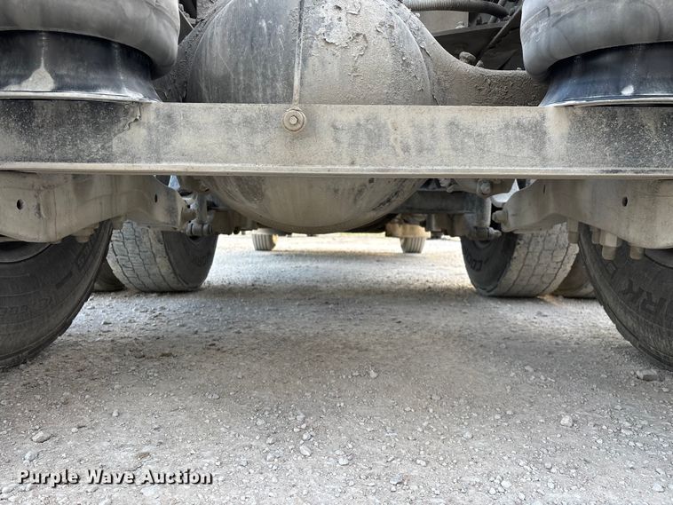 image for item FG0167 2012 Kenworth T800 semi truck