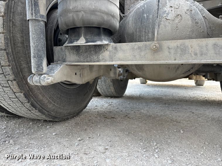 image for item FG0167 2012 Kenworth T800 semi truck