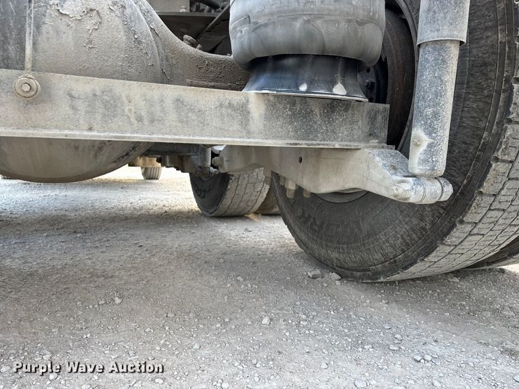 image for item FG0167 2012 Kenworth T800 semi truck